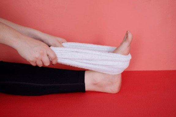 stretches for sore feet-towel lift